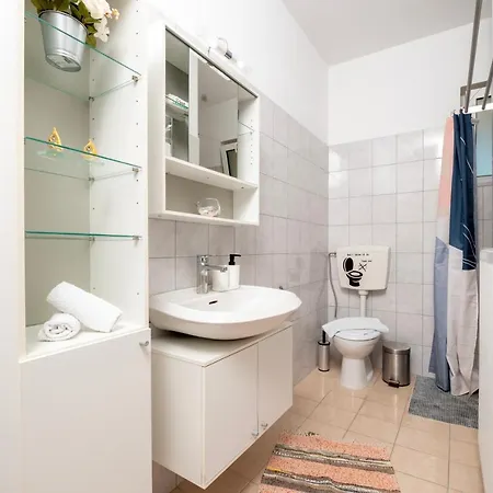 Small Patak House פסאלידי